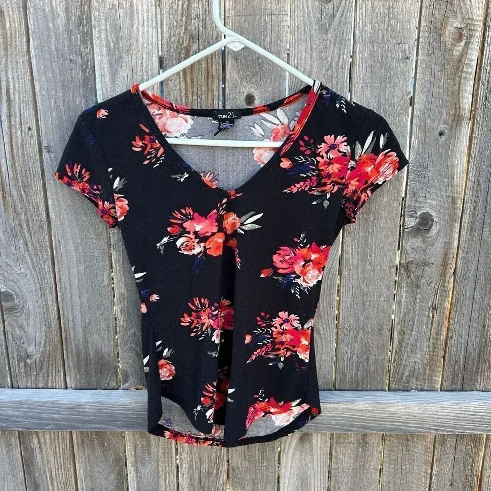Rue21 blouse v-neck short sleeve size xs
